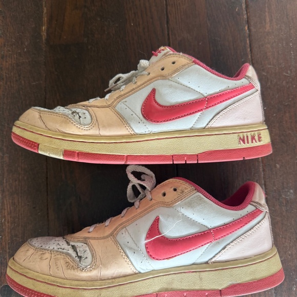 Vintage Pink Nike - Picture 4 of 9
